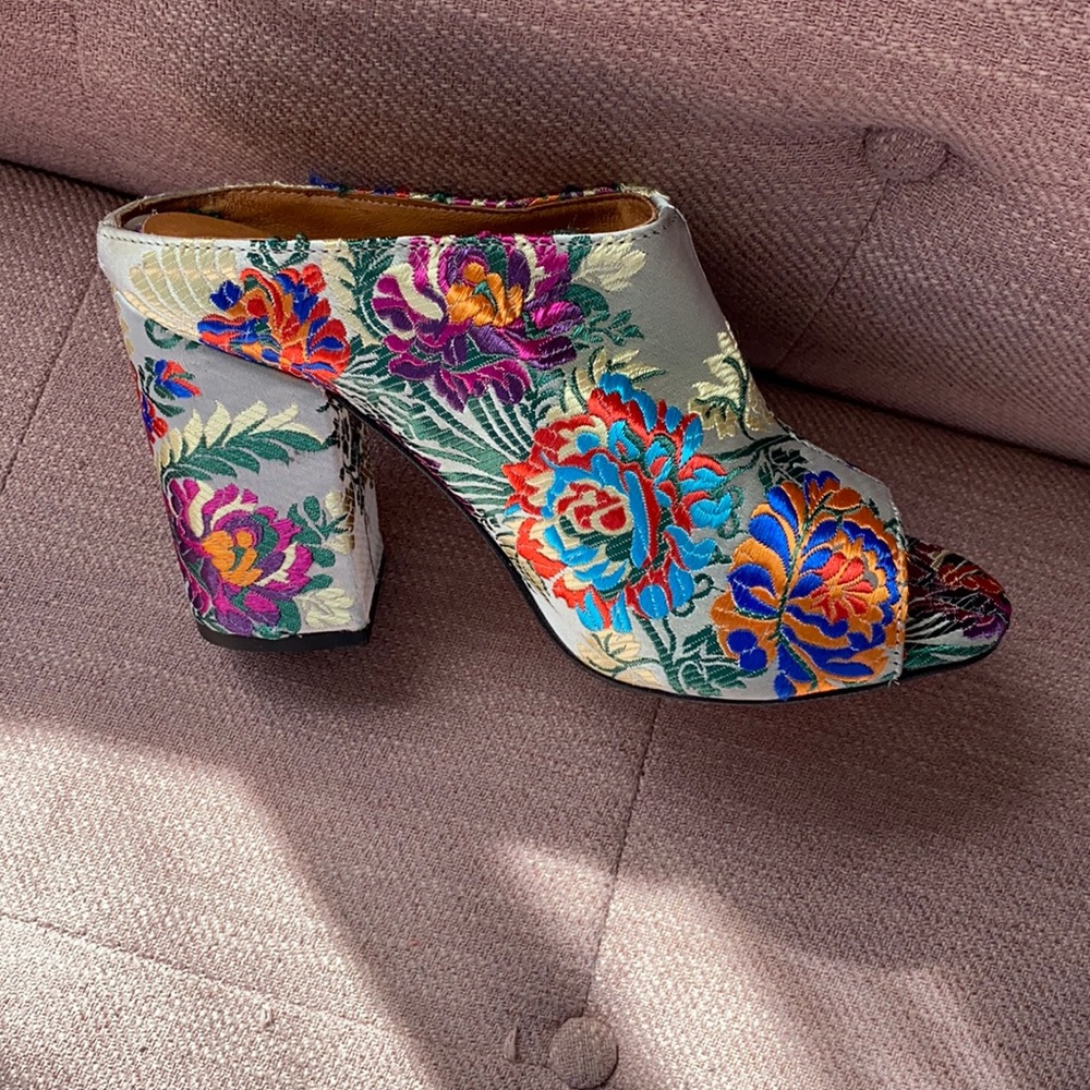 Renvy size 38 embroidered open-toe high-heels